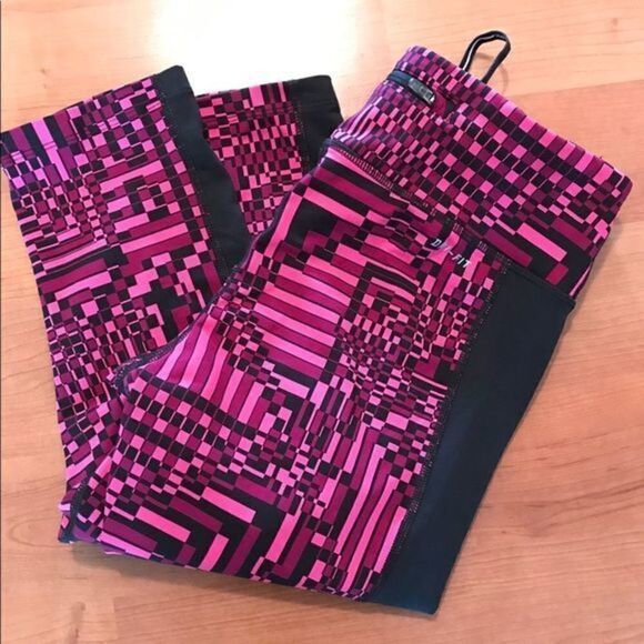 NWOT. Nike Dri-Fit athletic capri pants. - Picture 3 of 8
